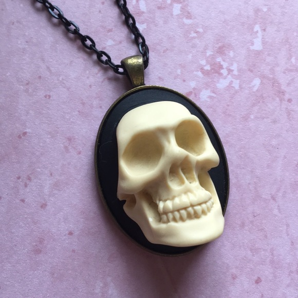 3D Skull Necklace - Picture 3 of 8